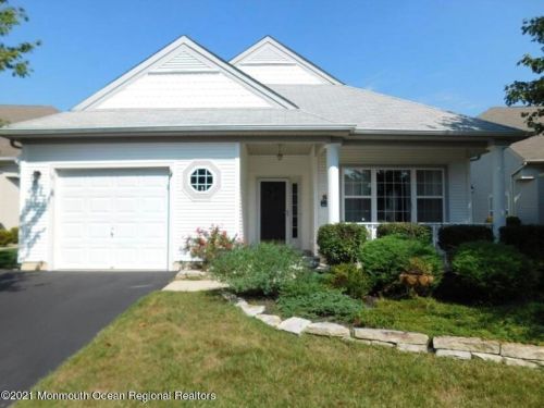 13 Provence Dr, Lakehurst, NJ 08759-6158