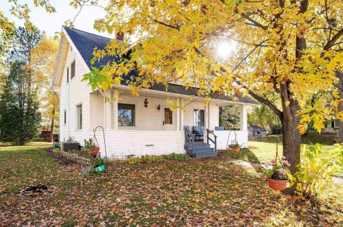 802 Prospect Ave, Scanlon, MN 55720-1421