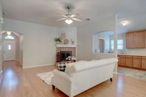 353 Amethyst Dr, Fort Worth TX  76131-3996 exterior