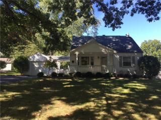 112 Hopewell Dr, Struthers, OH 44471-1408