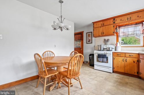 3661 Davidsburg Rd, York PA 17315-4660 exterior