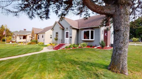 723 South St, Jackson, MN 56143-1311