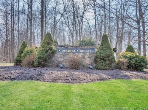 25 Wadsworth Ln, Wallingford CT  06492-2876 exterior