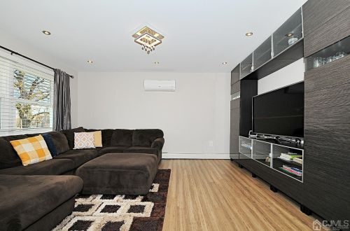 444 Remsen Ave, Avenel, NJ 07001-1142