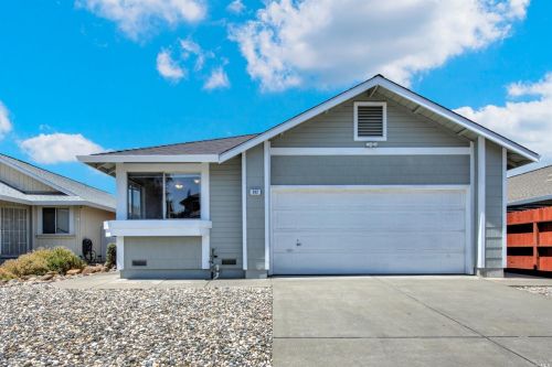 332 Aaron Cir, Vacaville, CA 95687-6906