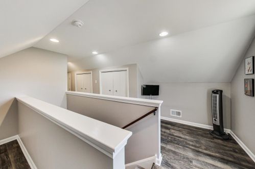 7049 Keeney St, Niles IL  60714-3037 exterior