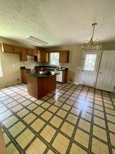 89 Front St, Newnan, GA 30263-2211