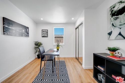 1350 Carlton Dr, Glendale CA  91205-1421 exterior