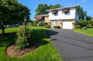 2789 Lynnhurst Dr, Bethlehem, PA 18017-3953