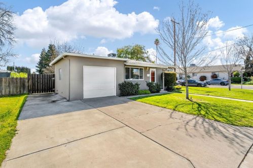236 Elm Ave, Ripon, CA 95366-2441