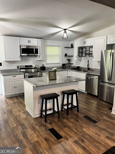 6940 Cainwood Dr, Atlanta GA  30349-4714 exterior