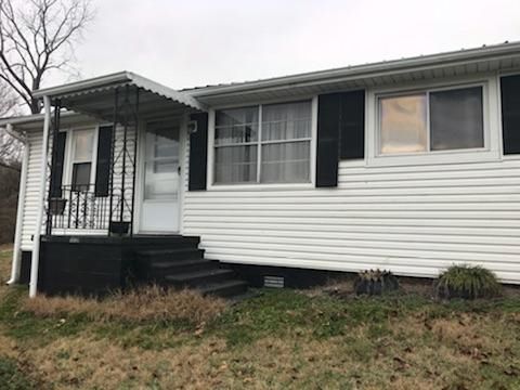 140 Phipps Dr, Washburn, TN 37888-4862