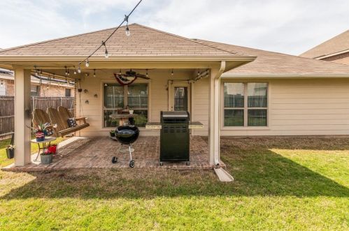 524 Crown Oaks Dr, Fort Worth TX  76131-4264 exterior