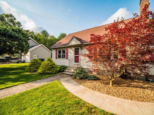 33 Gendron St, Nashua, NH 03062-1690