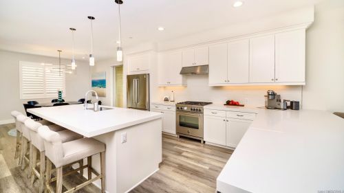 721 Grand Ave, Carlsbad, CA 92008-2330