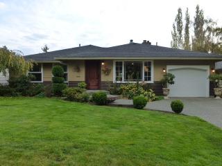 615 Indiana St, Bellingham, WA 98225-1832