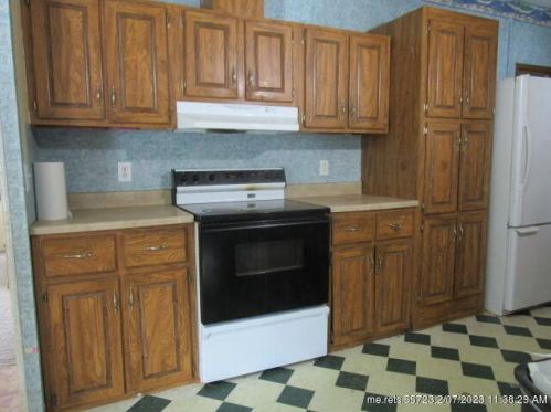 22 Plains Rd, Otisfield, ME 04270-2942