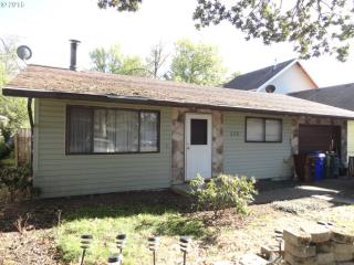 520 Harrison St, Interlachen, OR 97024-1929