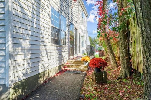 27 Taylor Ave, Norwalk CT  06854-1407 exterior