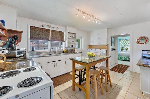 3618 Alani Dr, Honolulu HI  96822-1414 exterior