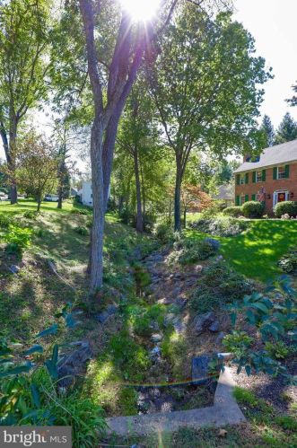 131 Bentley Ln, Lancaster PA  17603-6203 exterior