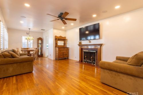 7543 Gloria Ave, Van Nuys, CA 91406-3046