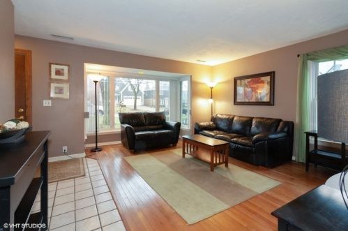 4052 Western Ave, Western Springs, IL 60558-1044