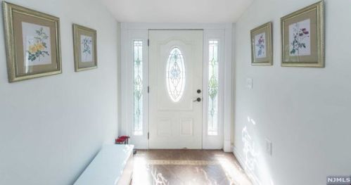 56 Riverside Dr, Parsippany, NJ 07834-2133