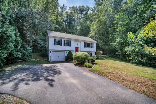 29 Pinelock Dr, Gales Ferry, CT 06335-1830