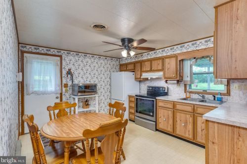 857 Oregon Trl, Harpers Ferry WV 25425-3144 exterior