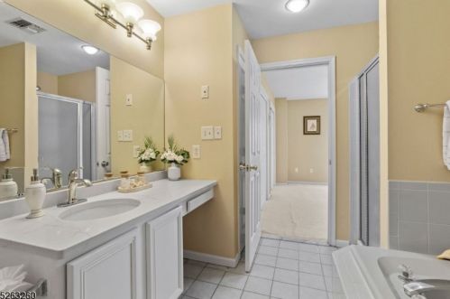 20 Grant Way, Princeton NJ  08540-1600 exterior