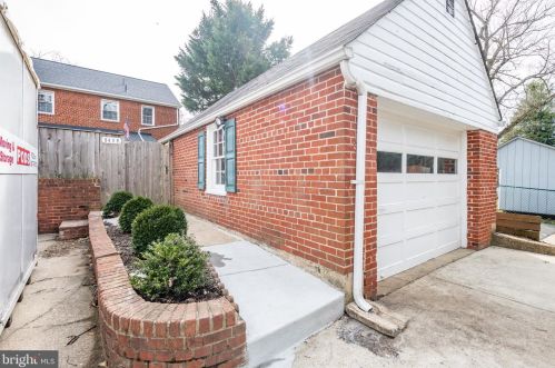 9408 Colesville Rd, Silver Spring MD 20901-4820 exterior