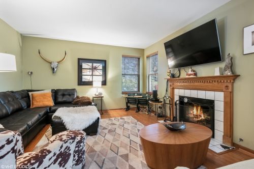 603 Genesee Dr, Naperville, IL 60563-3952