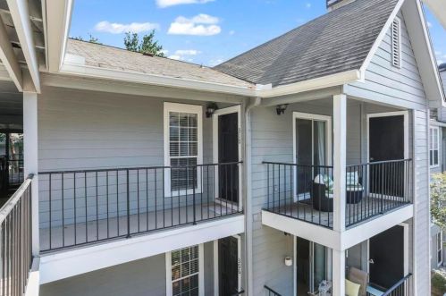 310 Granville Ct, Atlanta GA  30328-3434 exterior