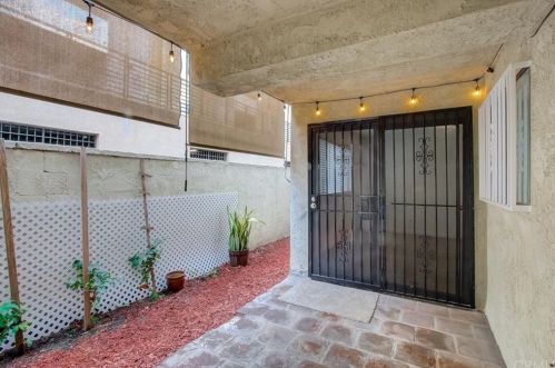 14120 Yukon Ave, Hawthorne CA 90250-8600 exterior