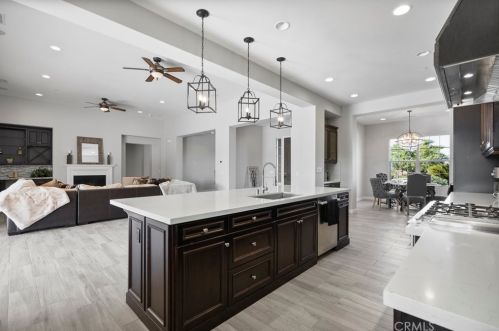 7756 Kingdom Dr, Riverside CA  92506 exterior