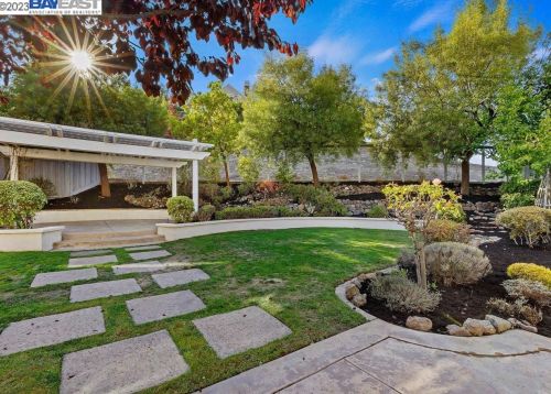 10864 Inspiration Cir, Pleasanton CA  94568-5562 exterior