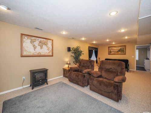 4662 8450, Taylorsville UT exterior