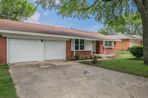 2250 Capri Dr, Fort Worth TX  76114-1949 exterior