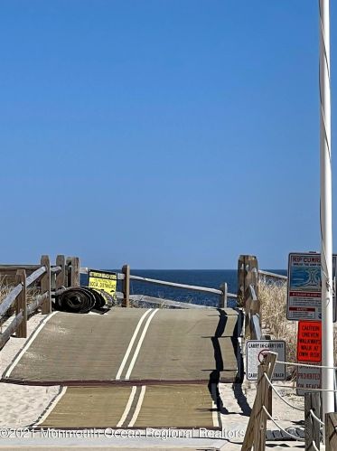 11 Beach Way, Lavallette NJ  08735-1900 exterior