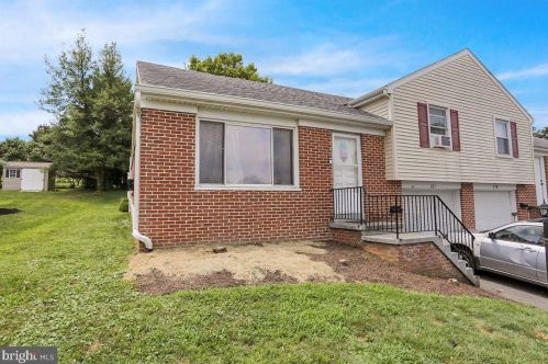 121 Irene Ave, Ephrata PA  17522-2169 exterior
