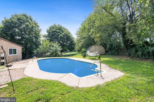 9 Price Ln, Erial, NJ 08081-1821