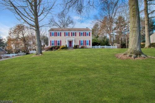 4 Seward Pl, Chester, NJ 07930-2609