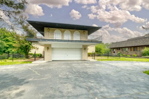 6765 County Line Ln, Willowbrook IL  60527-5726 exterior