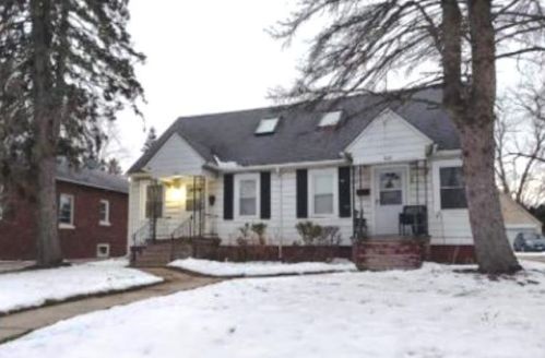 824 Muirfield Ave, Waukegan, IL 60085-2637