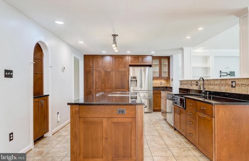 5724 Brothers Partnership Ct, Columbia MD  21045-2601 exterior