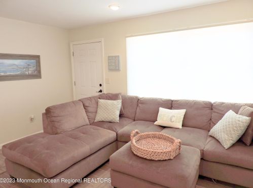 136 Bayside Rd, Lavallette, NJ 08735-3301