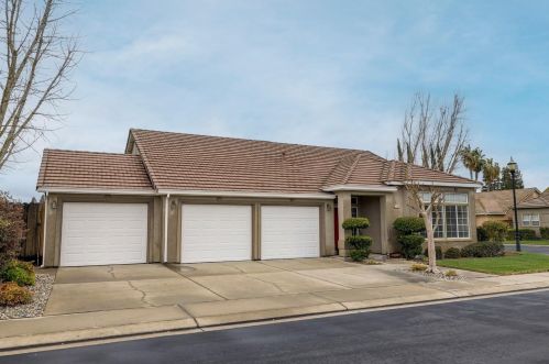 2485 Hogan Dr, Turlock, CA 95382-9128