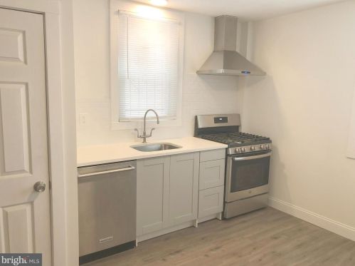 7013 Broad St, Philadelphia, PA 19126-1714