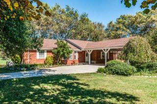 1910 Ivy Glen Dr, Murfreesboro, TN 37128-5646
